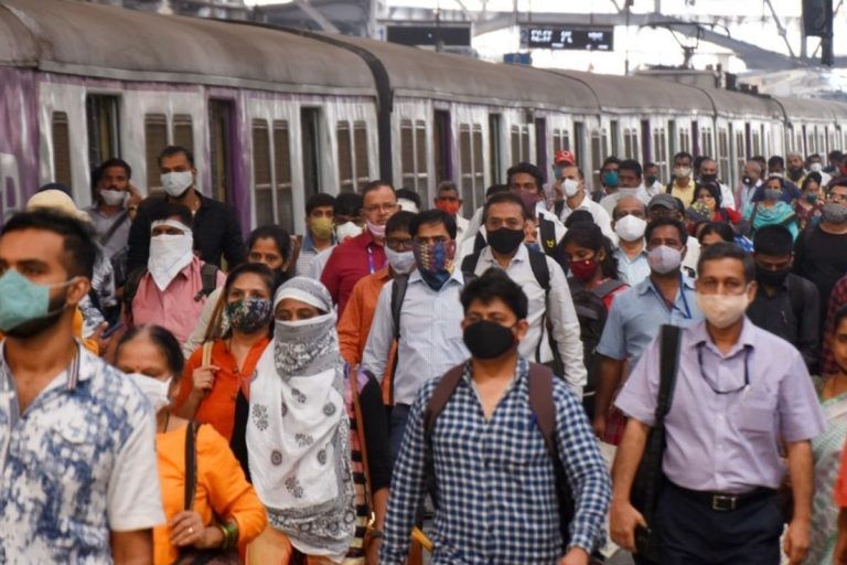 Mumbai Local Train Latest News: मुंबई में 14 घंटे तक नहीं चलेंगी लंबी दूरी की लोकल ट्रेनें, जानिए क्या है वजह